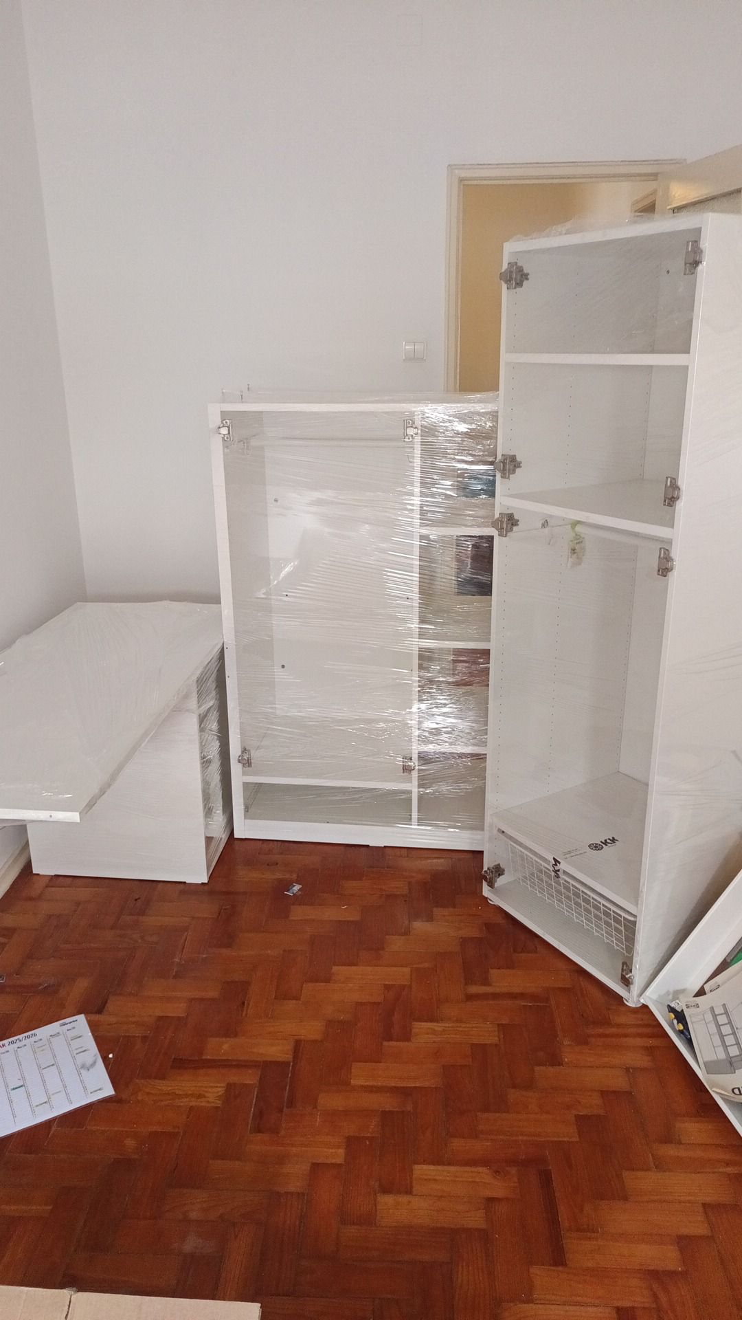 Móveis de cozinha protegidos com filme